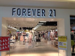 custom storefront signage with dimensional letters for Forever 21